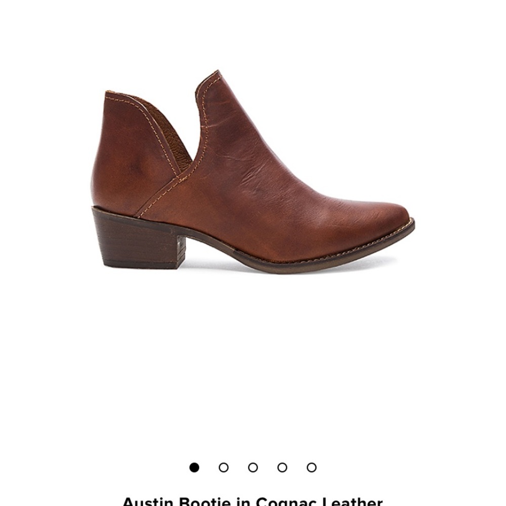 SOLD!!Gorgeous Steve Madden Booties.